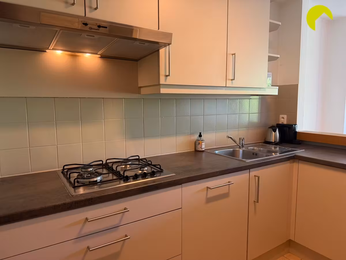 Bemeubeld 2-slaapkamerappartement nabij de Fruithoflaan - 8