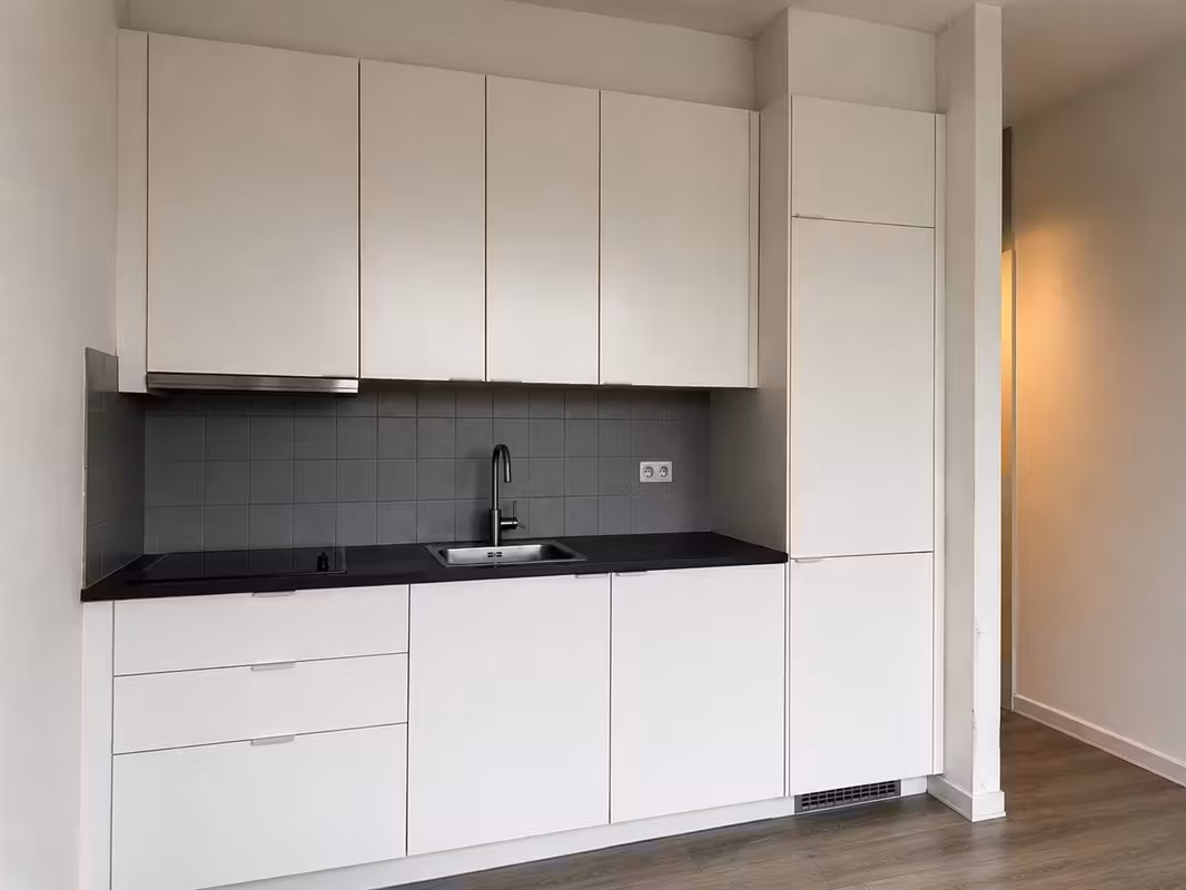 Lichtrijke studio op centrale ligging in Antwerpen - 3