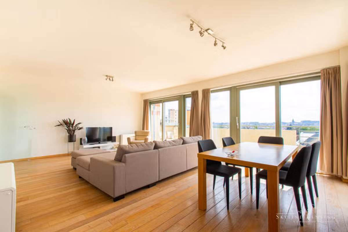 Gemeubileerde penthouse met terras in het Europese kwartier - 8