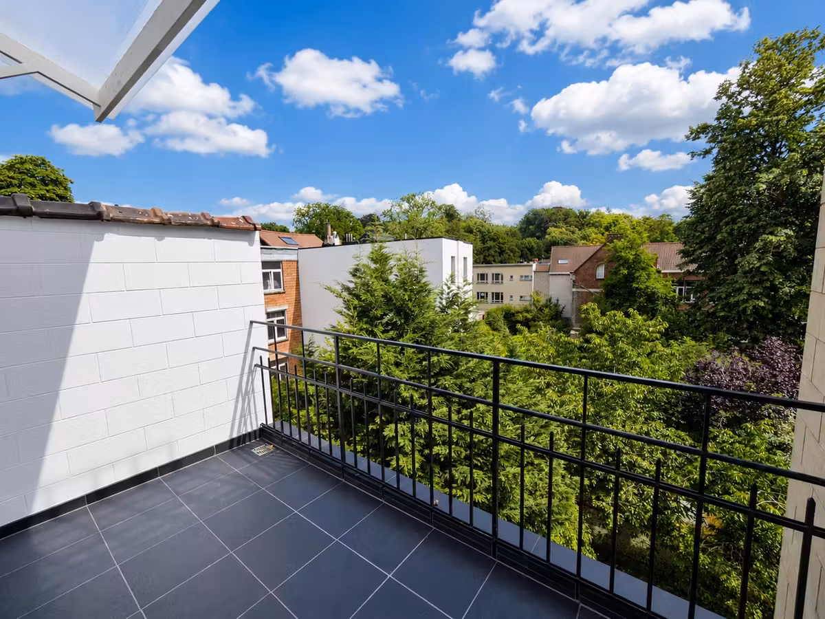 Gerenoveerd appartement met terras in Ukkel - 15