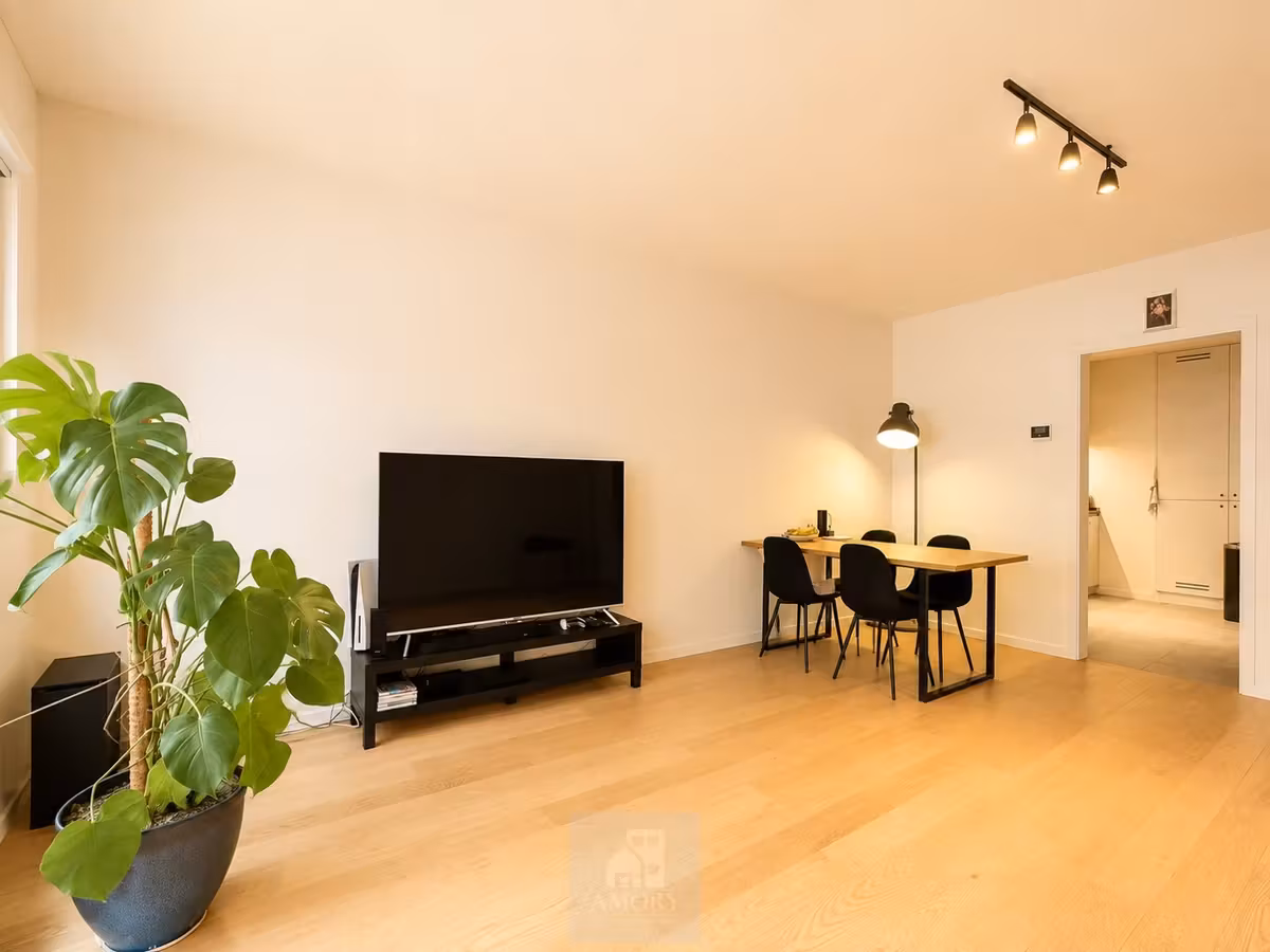 Appartement rénové avec 2 chambres à coucher et garage - 1
