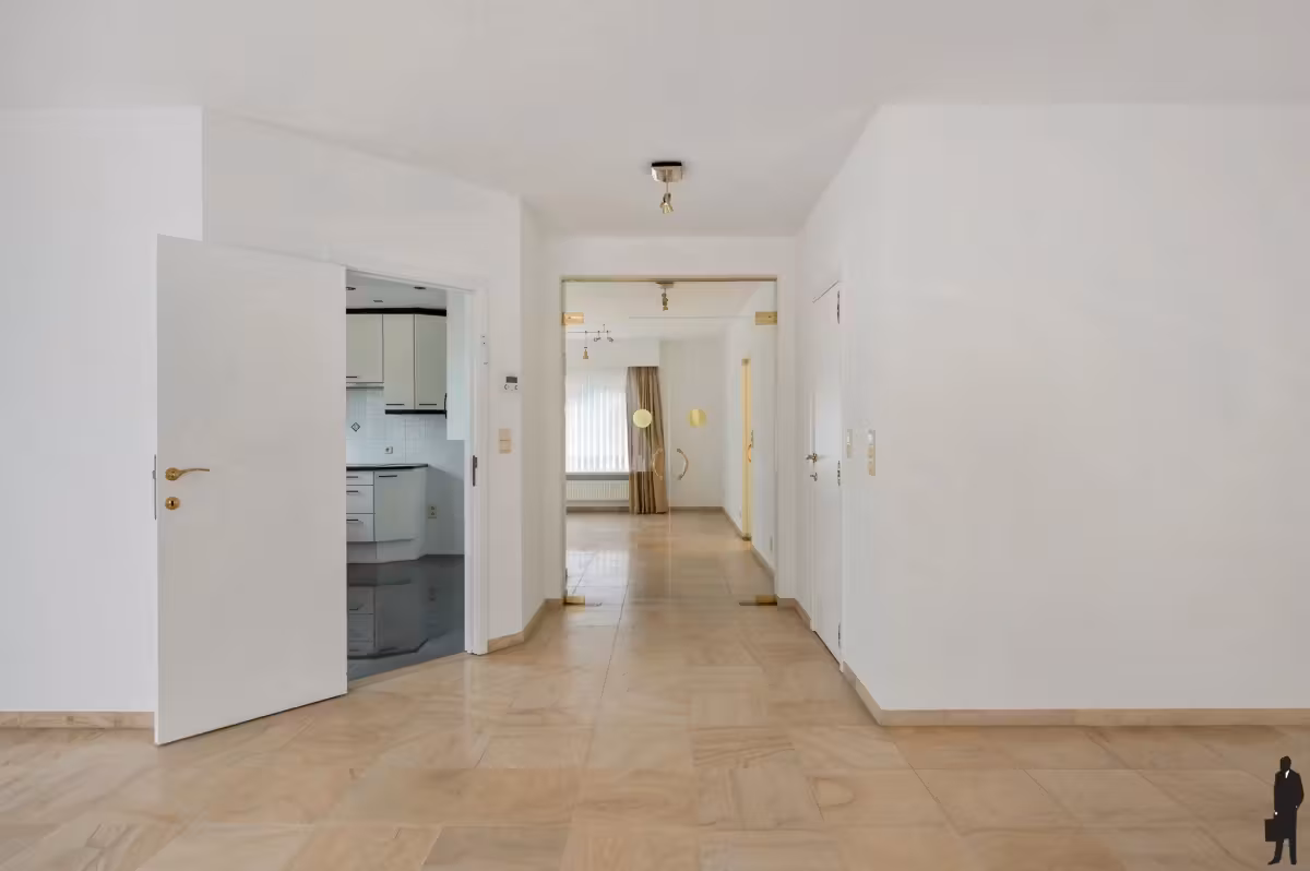 Ruim villa-appartement met 4 slaapkamers & garage - 7