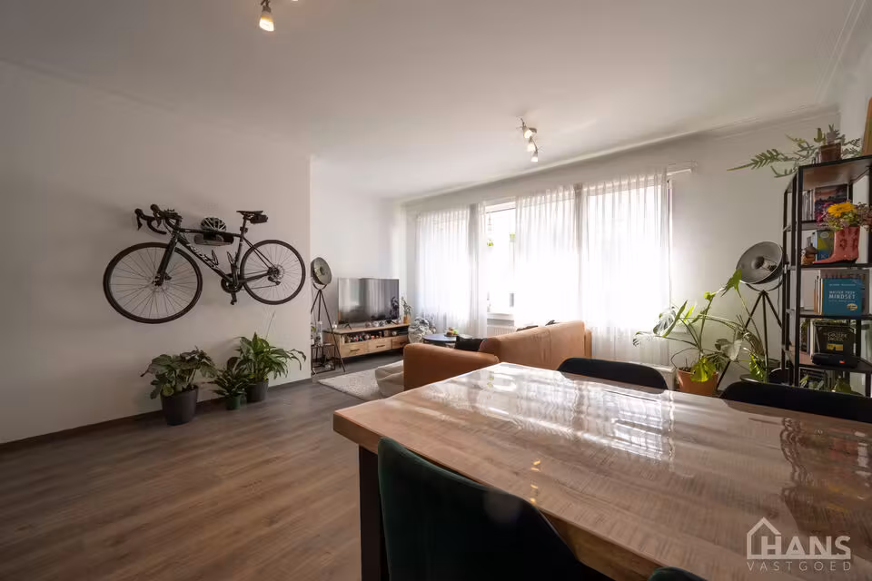 Two-bedroom apartment with balcony - 10