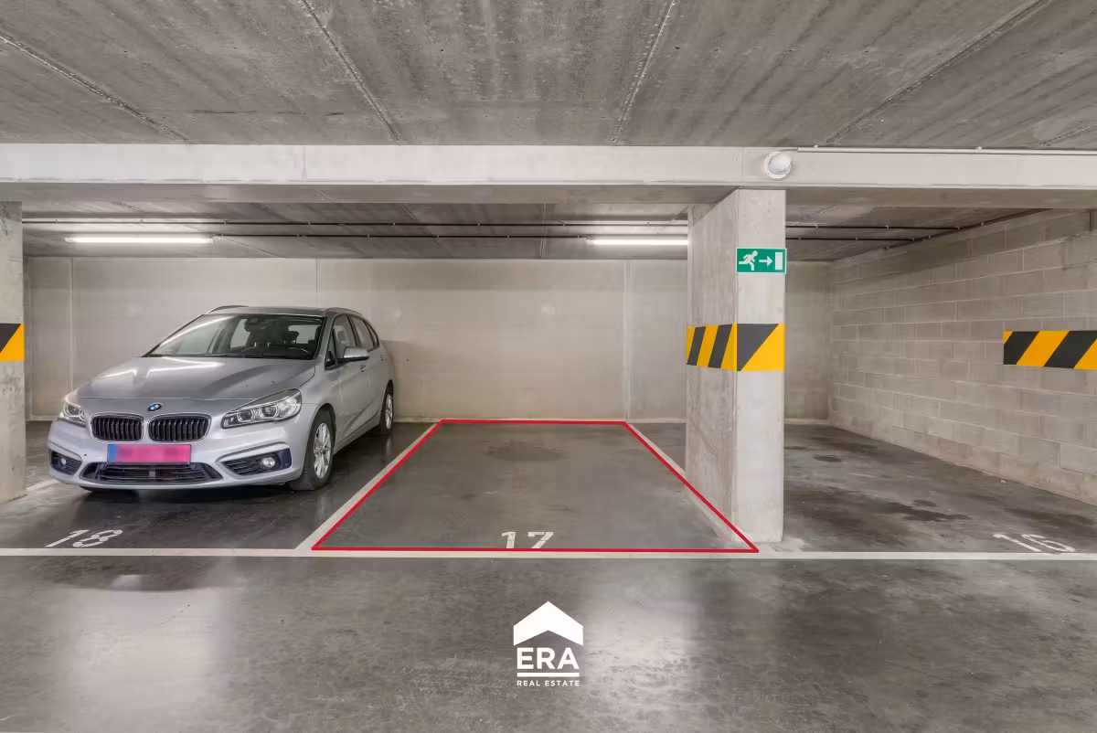 Instapklaar appartement met terras en staanplaats in Jette - 11