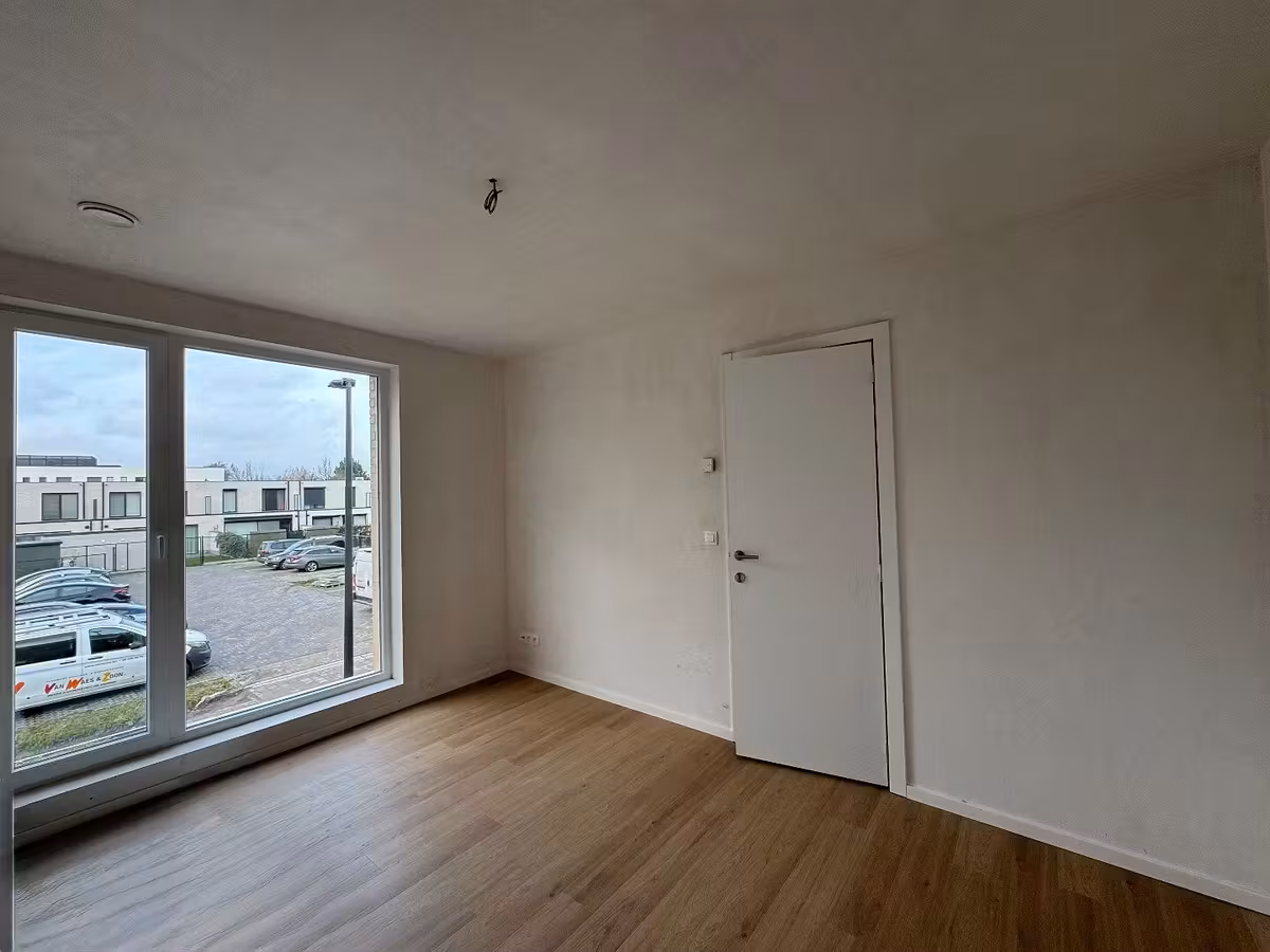 Moderne en energiezuinige halfopen woning met tuin op topligging in Mariakerke - 13