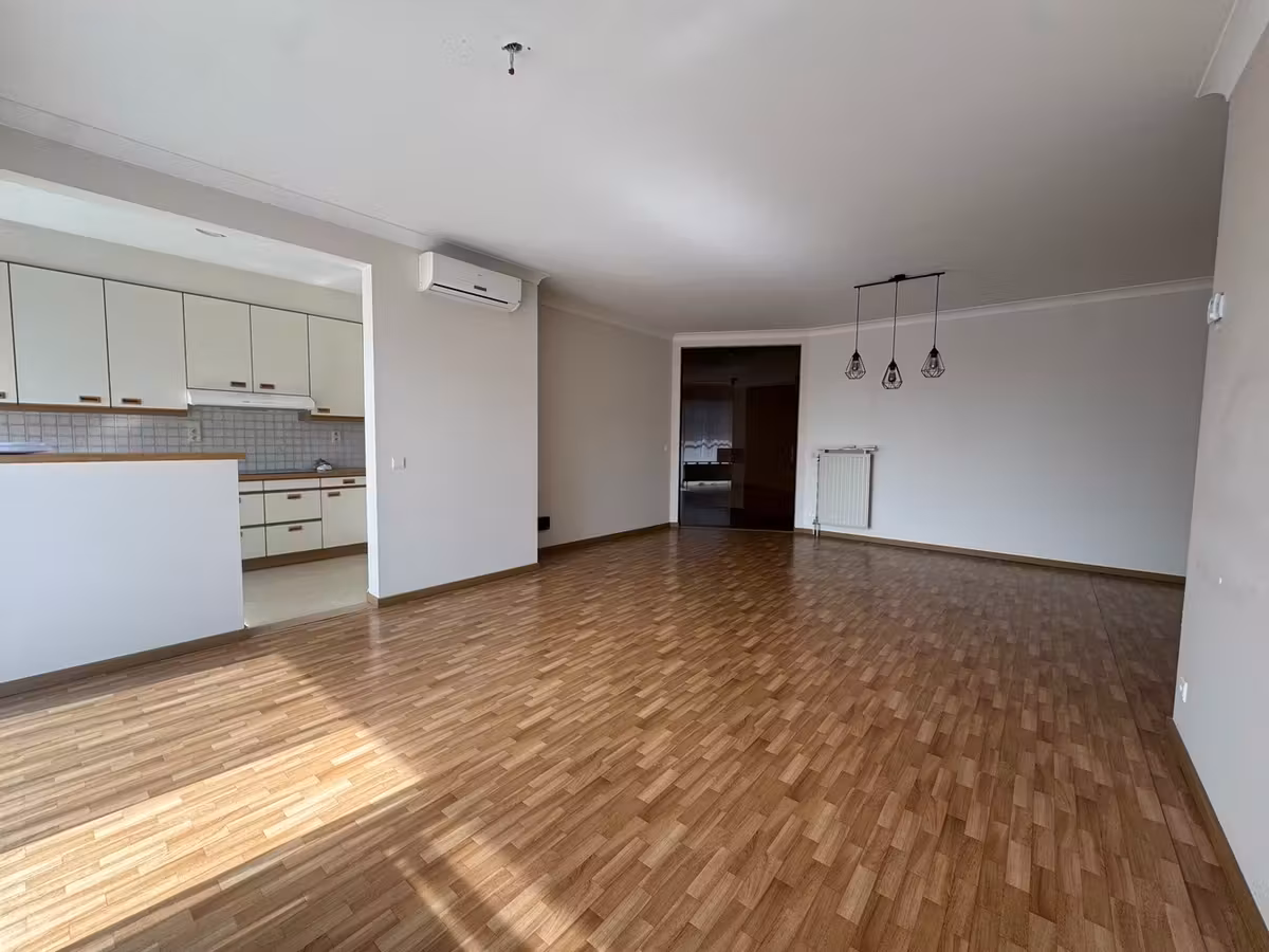 Spacieux appartement 1 chambre avec climatisation au cinquième étage - 5