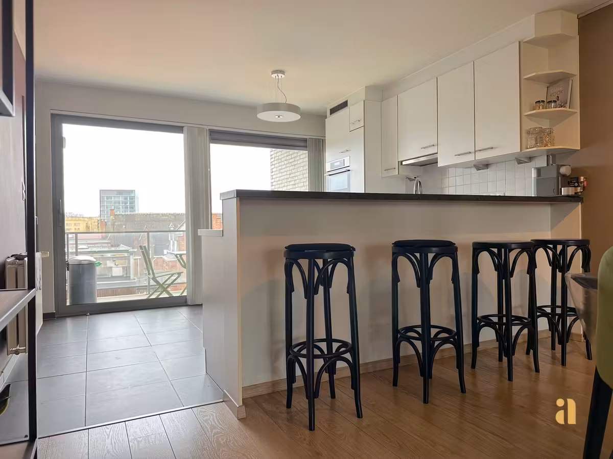 Zon, ruimte & torens: dit lichtrijke appartement heeft het allemaal! - 7