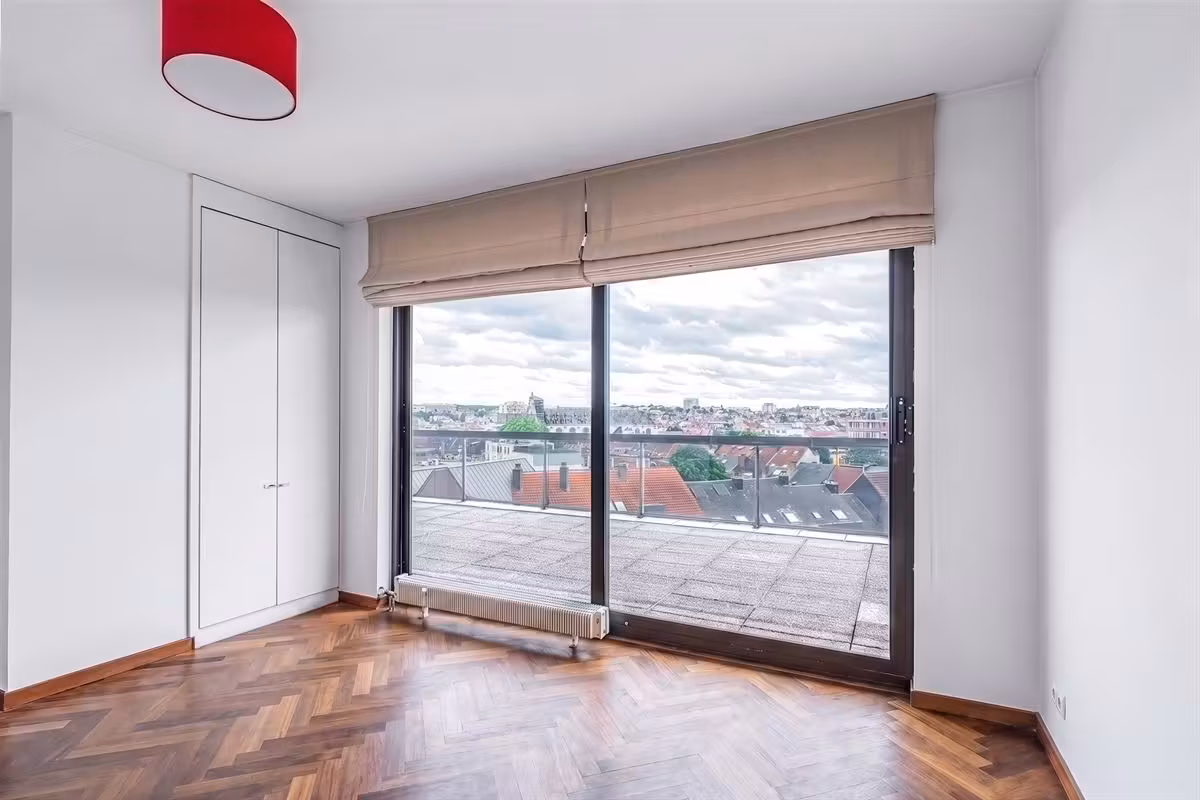 Penthouse with double parking in Châtelain - 14