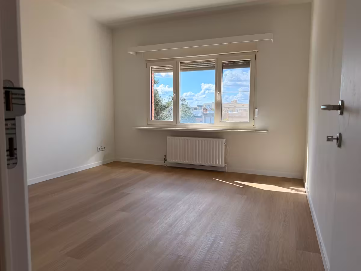 Energy-efficient apartment with solar panels - 8