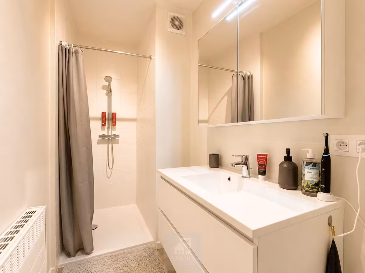 Appartement rénové avec 2 chambres à coucher et garage - 10