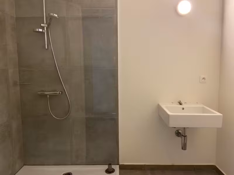 Sunny two-bedroom apartment with terrace - 10