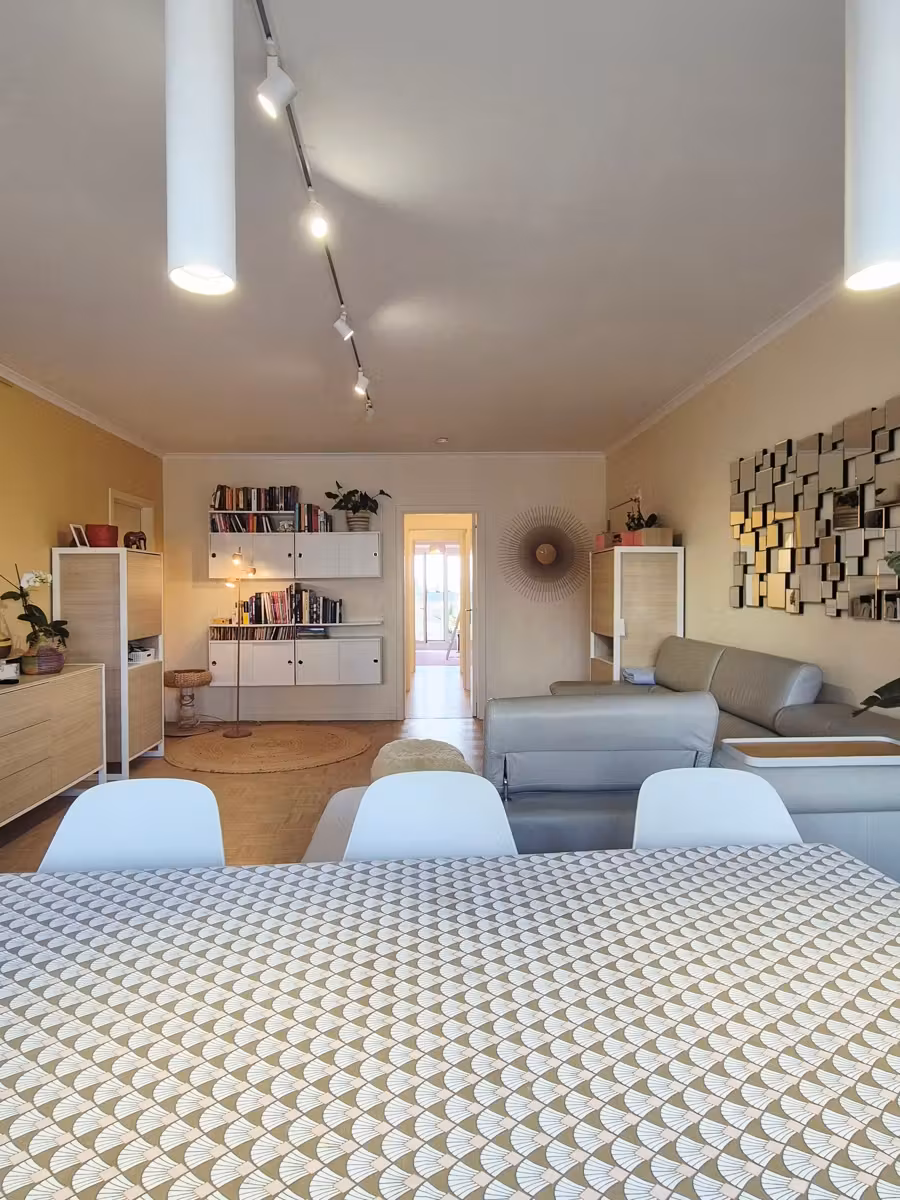 Exceptional penthouse with west-facing balcony in the EU district - 4