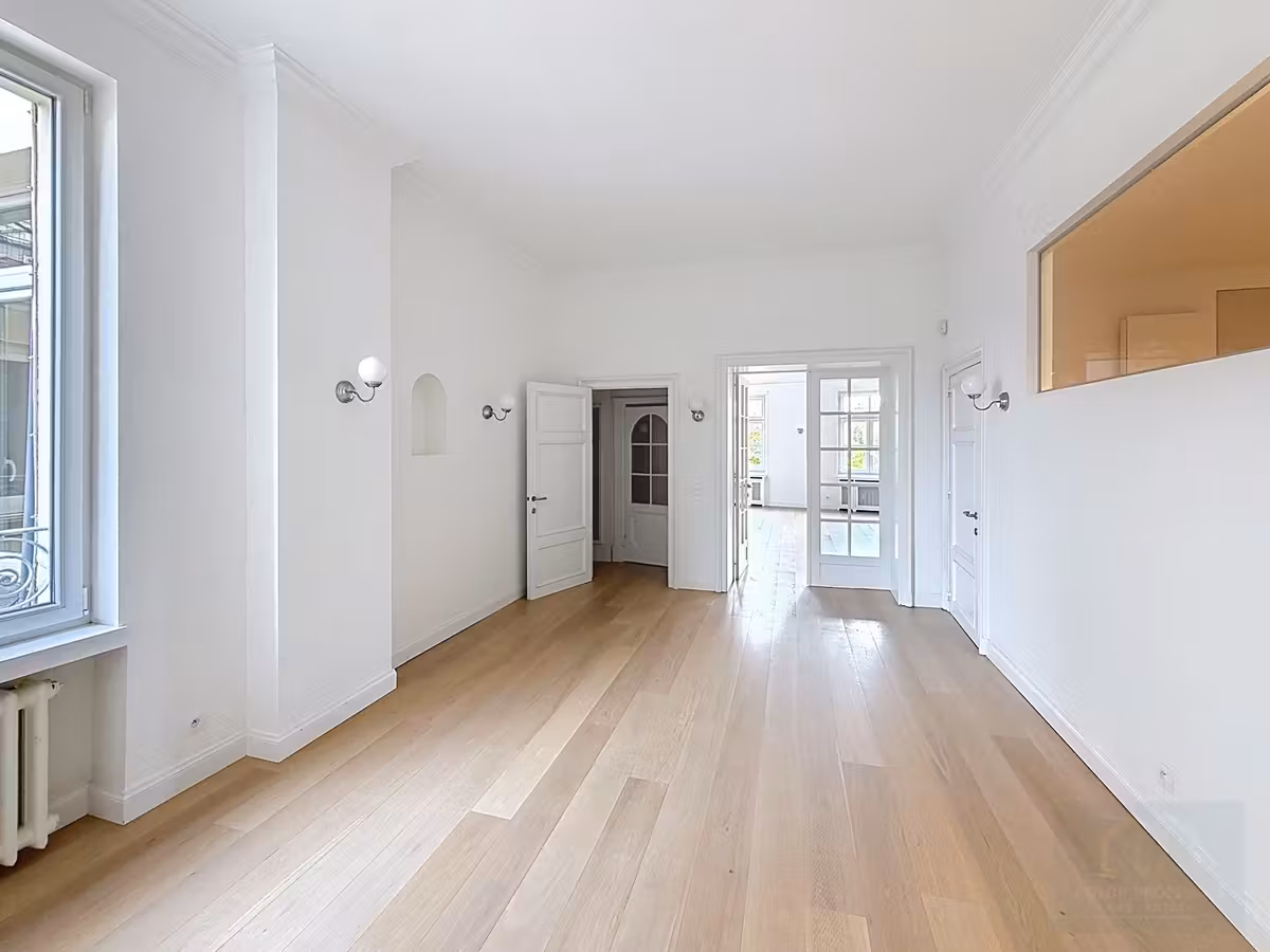 Luxury apartment with terrace and parking - 8