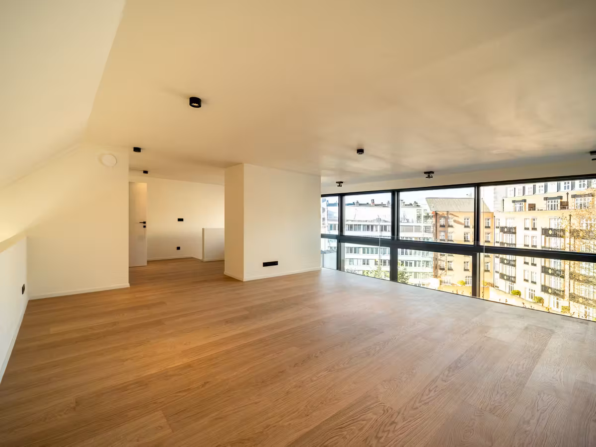 Renovated triplex penthouse near Louise - 9