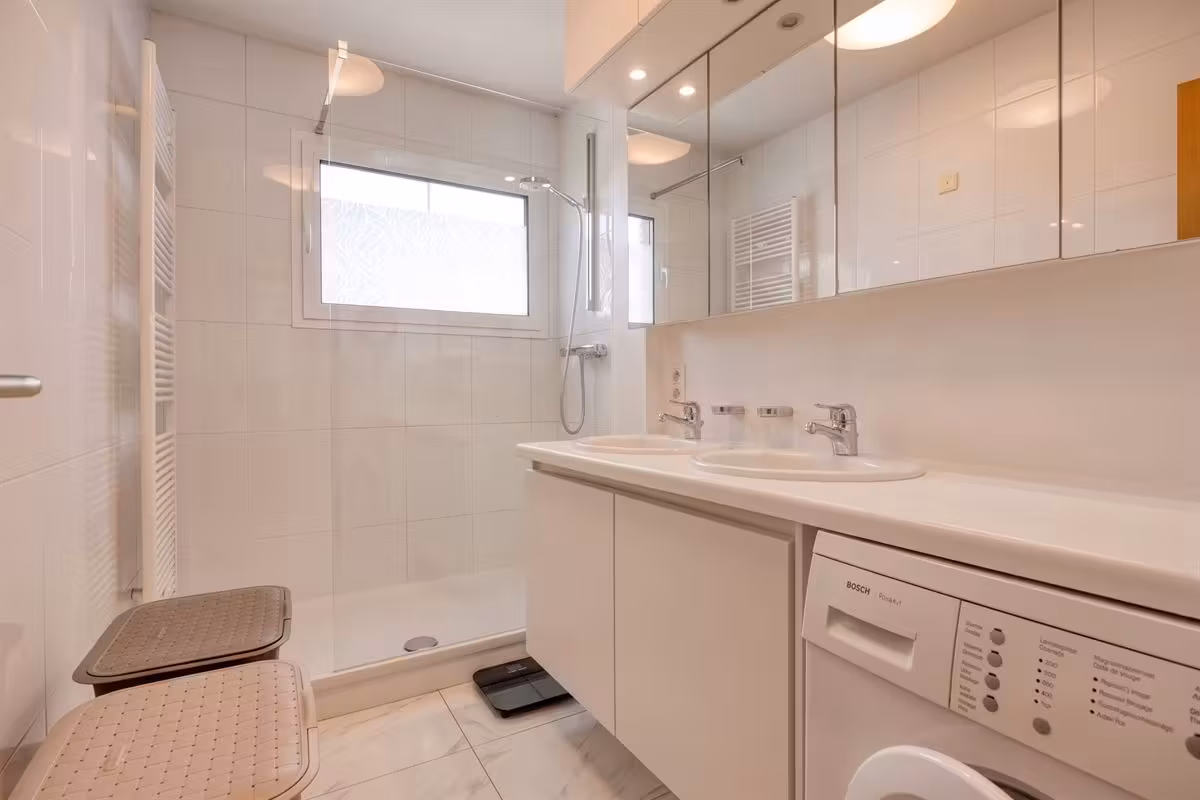Bright apartment in a prime location on Jan Van Rijswijcklaan - 16