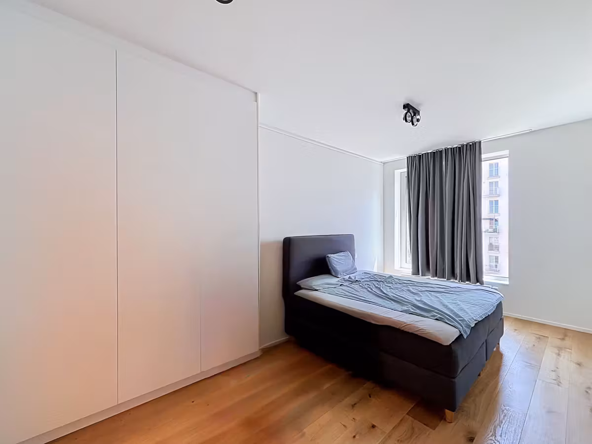 Brussel: Appartement met 2 slaapkamers + terras + parking - 12