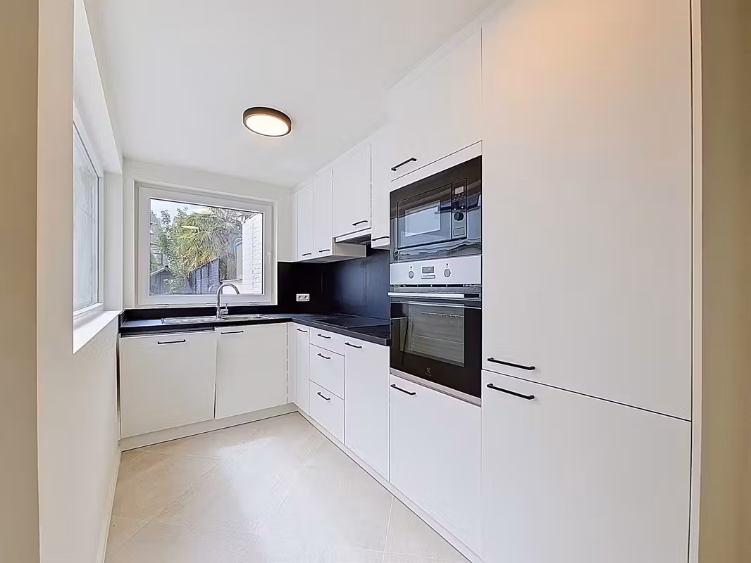 Renovated semi-detached home near Sint-Denijs-Westrem center - 3