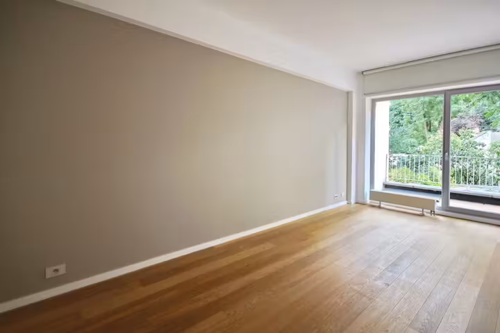 Renovated apartment near Châtelain - 4