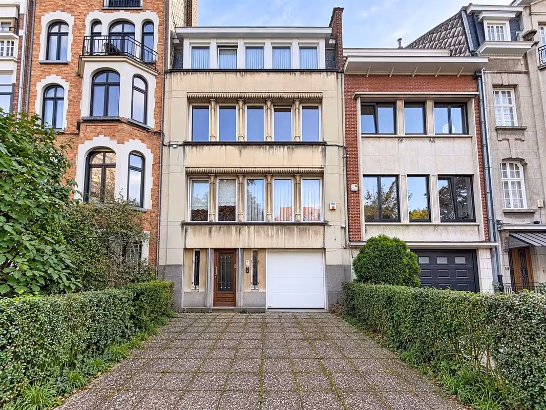 Spacious 2-bedroom apartment with balcony - 1