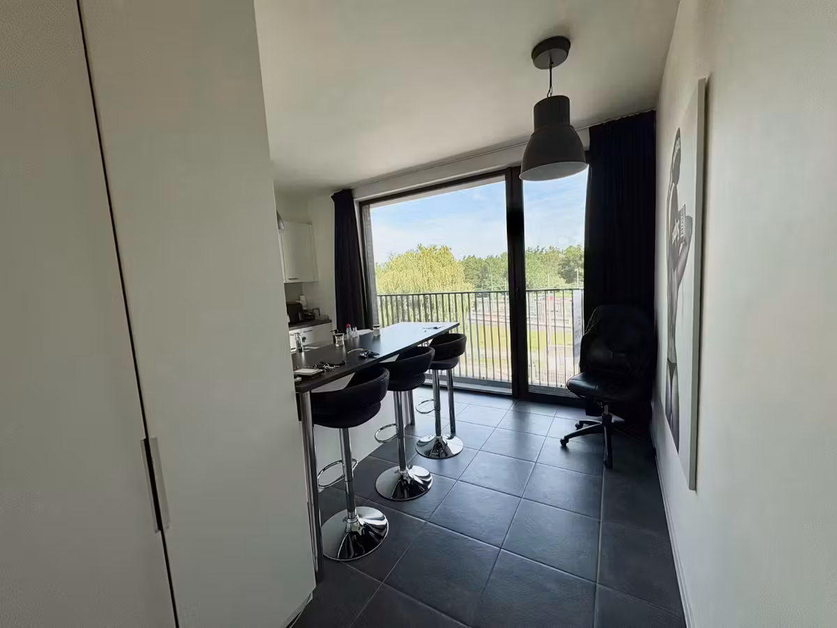 Twee-slaapkamer appartement met parkeerplaats - 8