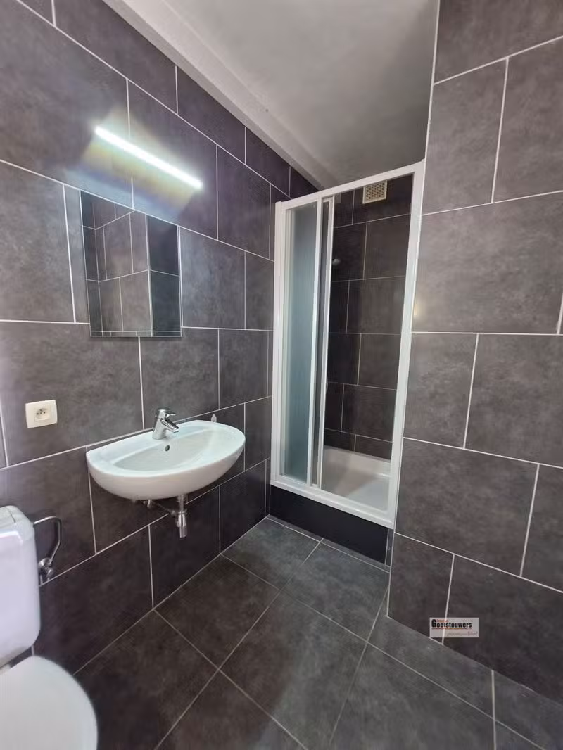 Appartement rénové avec 2 chambres à coucher - 10