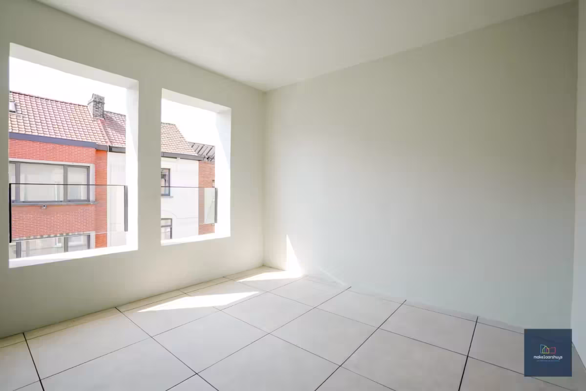 Stijlvol gerenoveerd 3 slaapkamerappartement met terras - 7