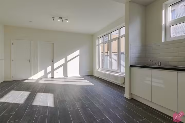 Appartement rénové et lumineux de plain-pied près du parc Spoor Noord