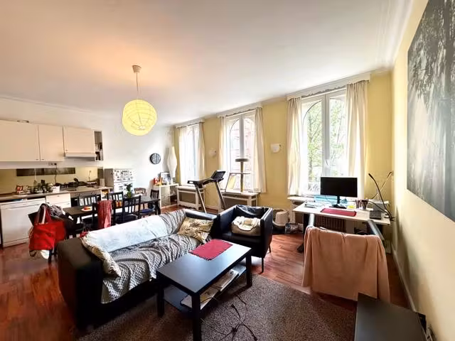 Furnished 2-bedroom apartment with large garden - 4