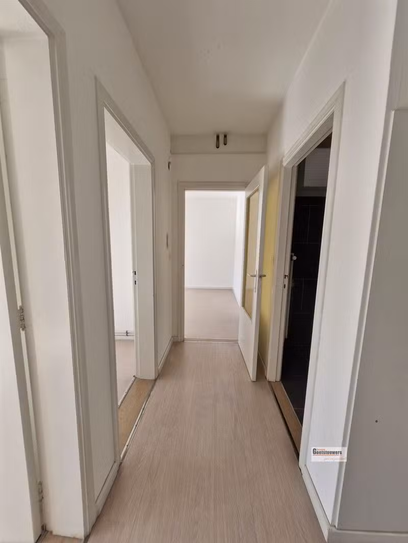 Appartement rénové avec 2 chambres à coucher - 5