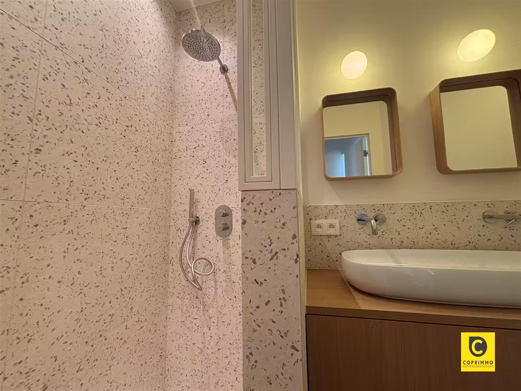Gerenoveerd 2 slaapkamer appartement met terras in Antwerpen-Zuid - 5