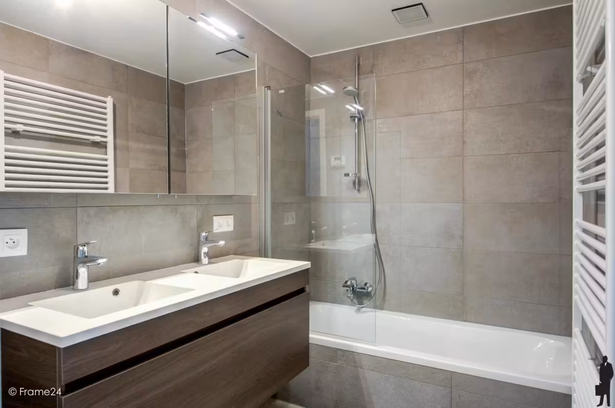 Bright 2-bedroom apartment with terrace - 5