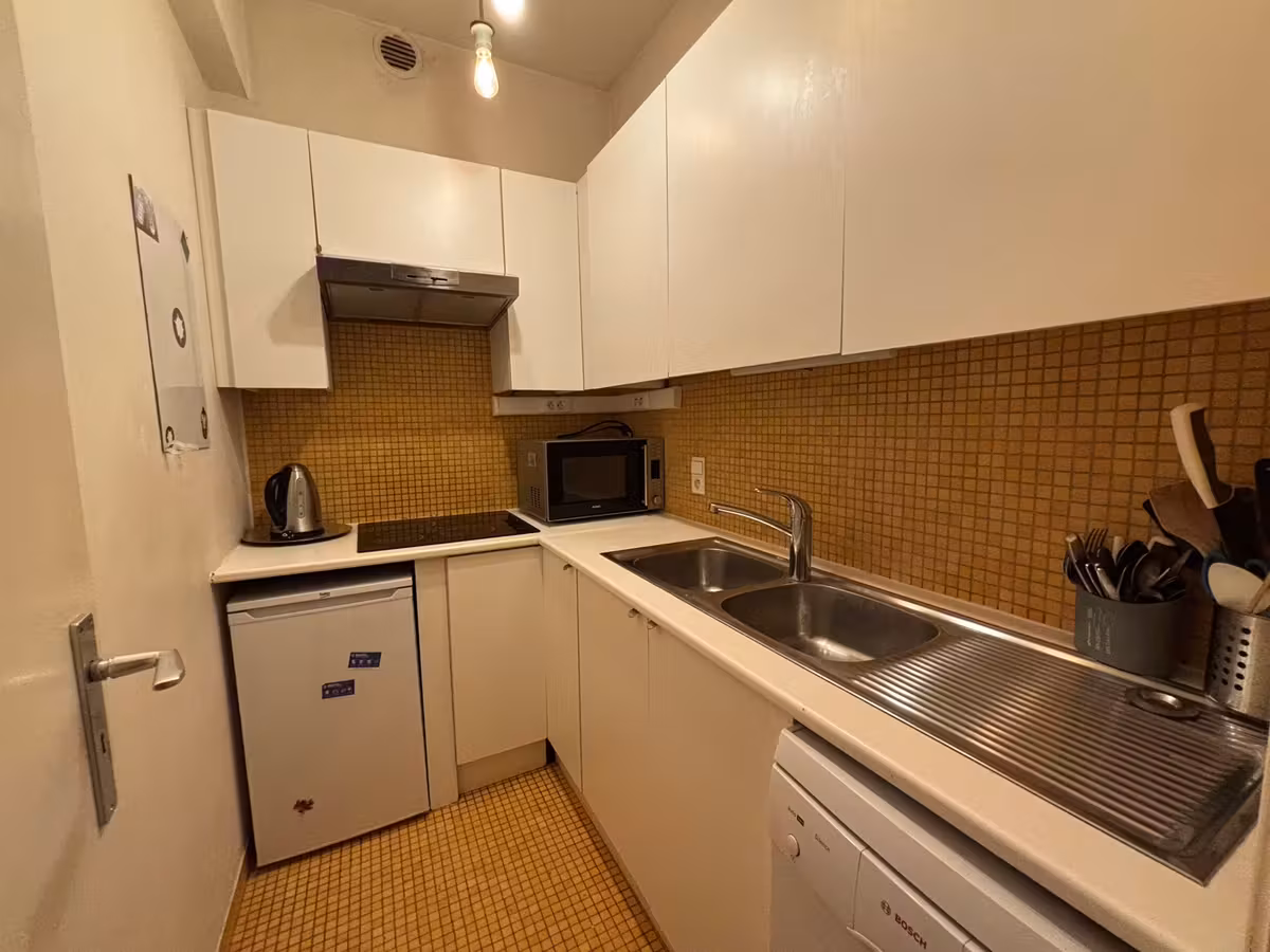 Partially furnished studio with balcony in Uccle - 2