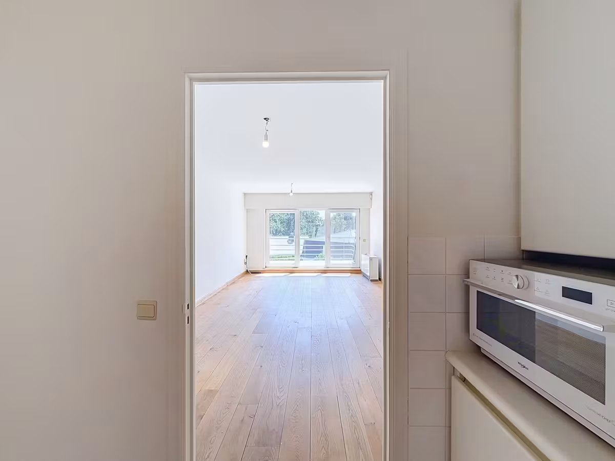 1-bedroom apartment with hotel service for rent - 10