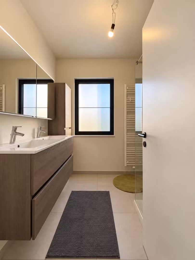 Spacious 3-bedroom apartment with large terrace - 5