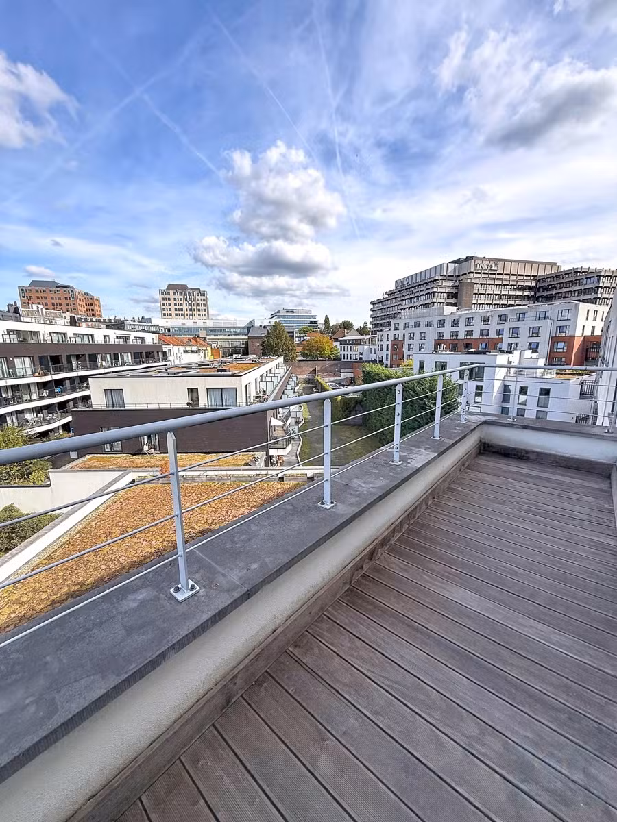 Penthouse met 3 slaapkamers en terras in Etterbeek - 2
