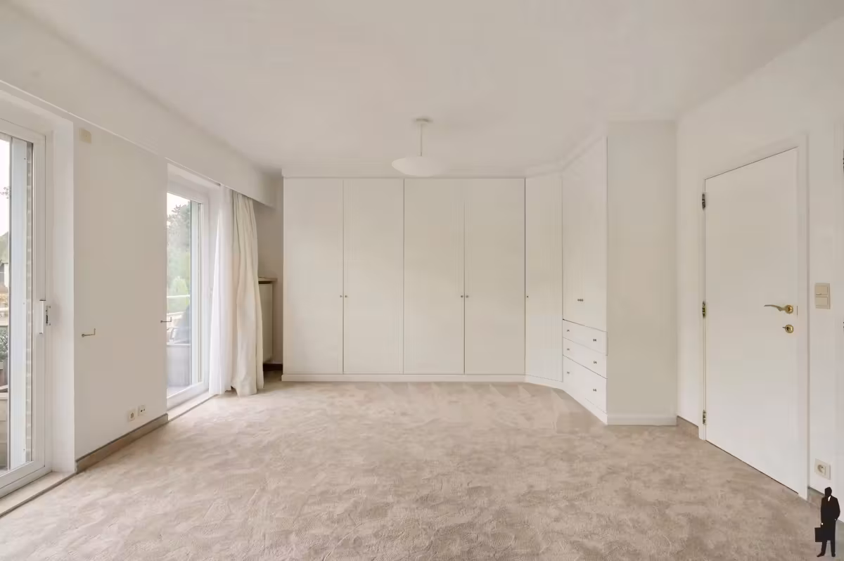 Ruim villa-appartement met 4 slaapkamers & garage - 9