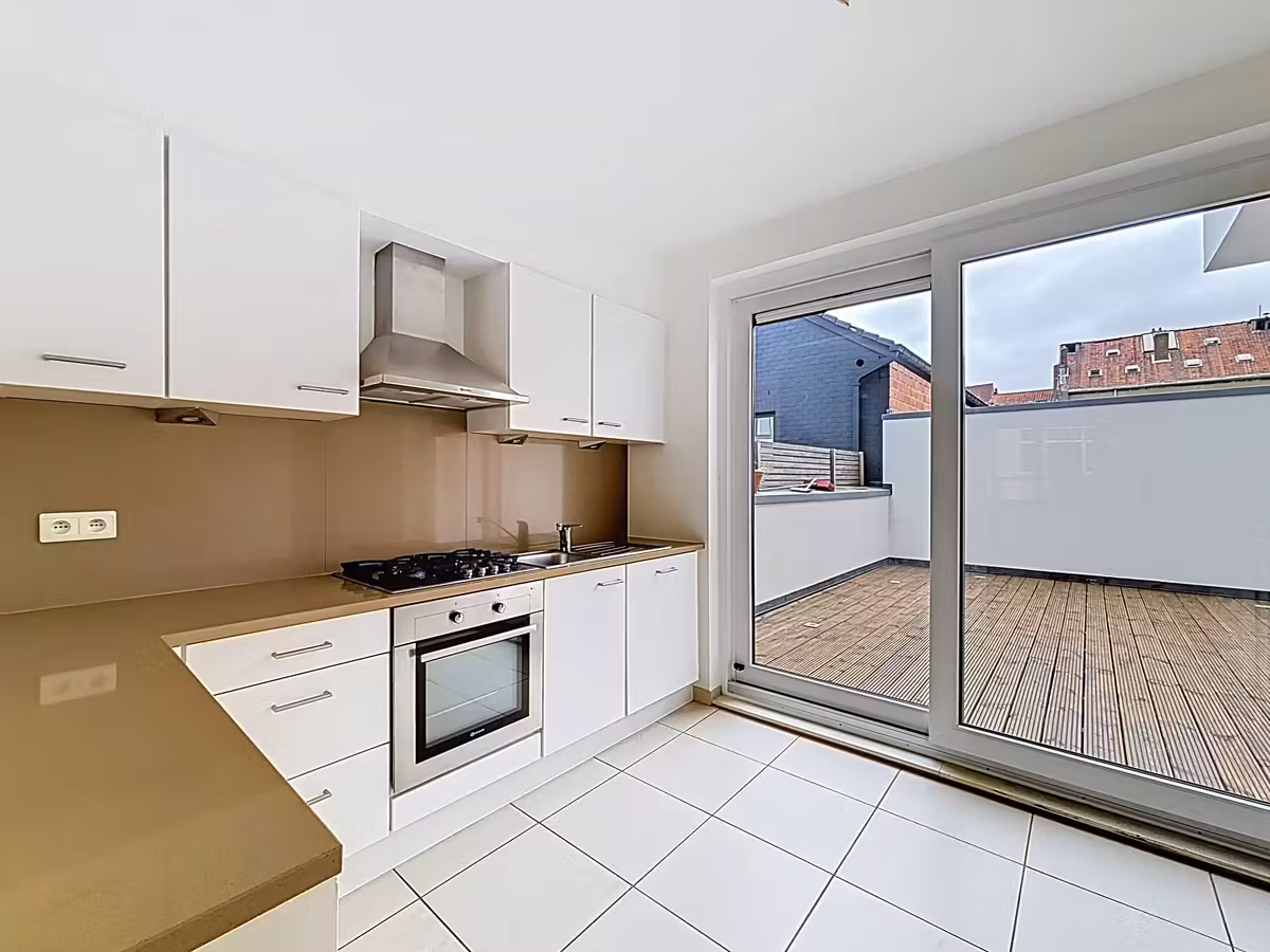 Gerenoveerd appartement met terras in Elsene - 7