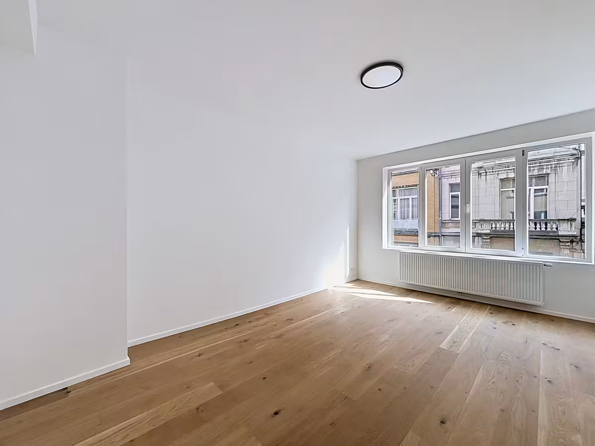 Sint-Gillis: Gerenoveerd appartement met 1 slaapkamer+bureau - 9