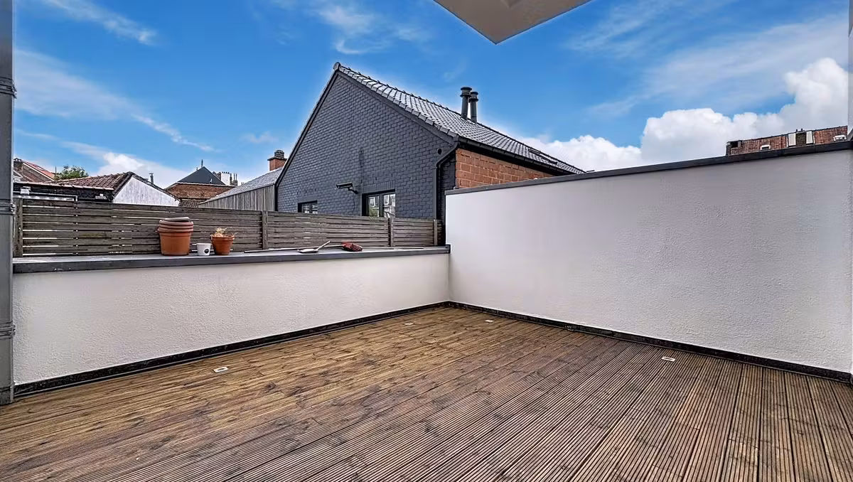 Gerenoveerd appartement met terras in Elsene