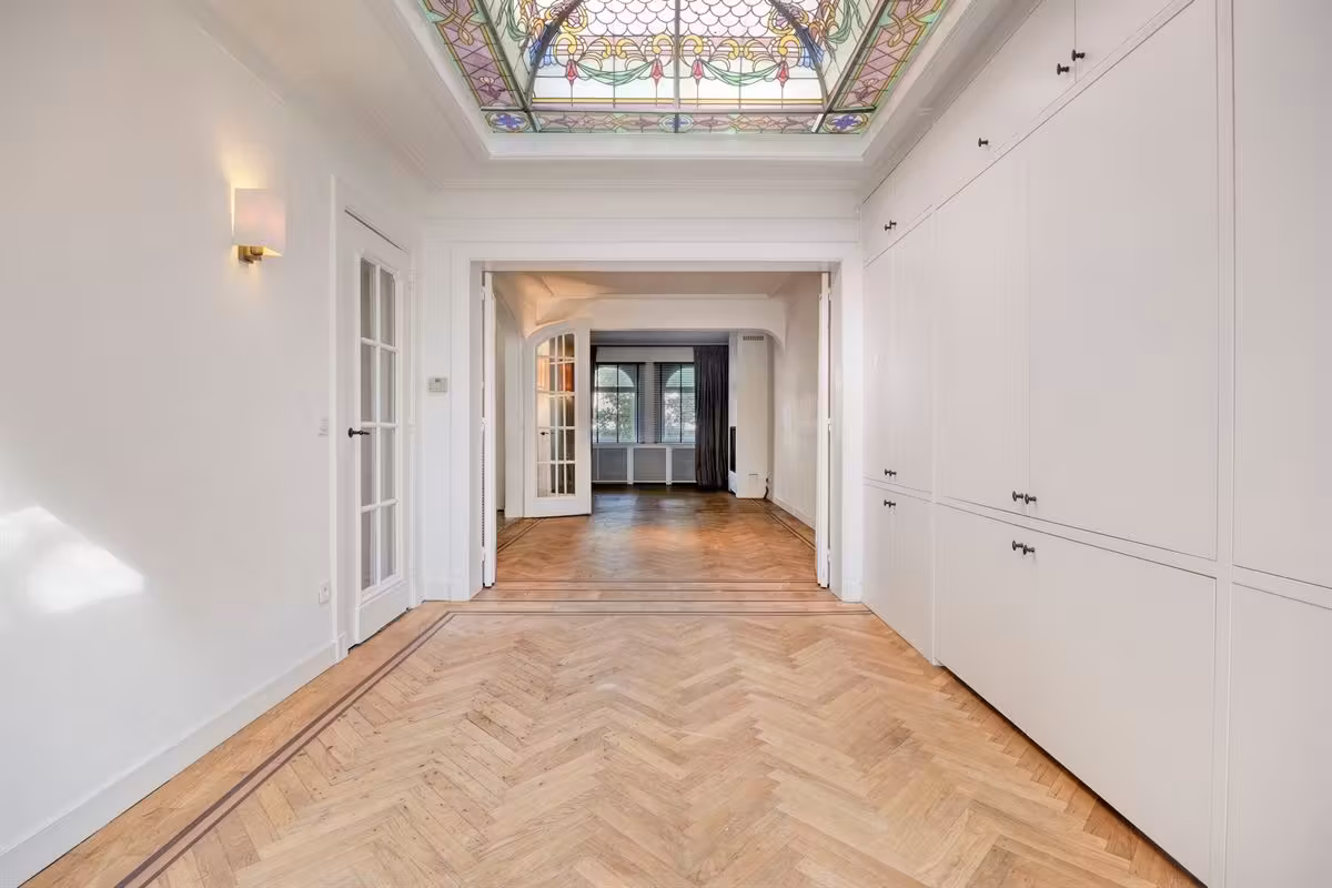 Magnifique maison de maître rénovée avec 6 chambres, jardin et double parking - 9