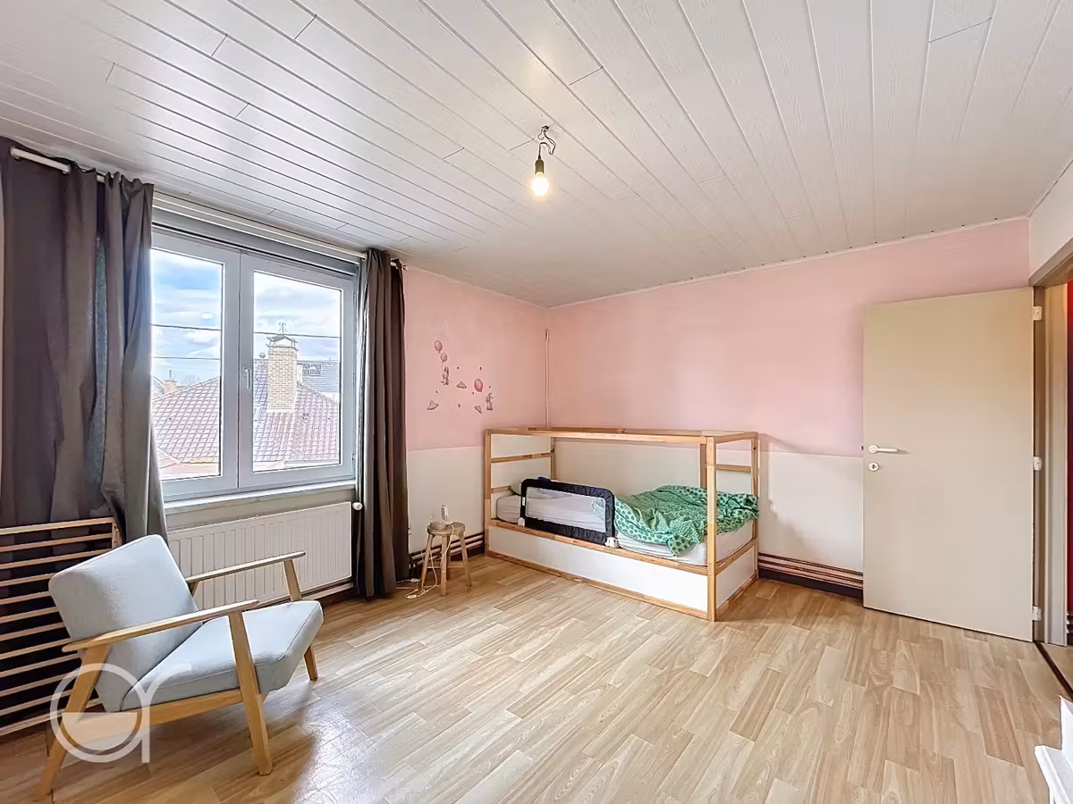 Rijwoning met 2 slaapkamers, bureauruimte en zonnig stadstuintje in centrum Drongen - 13