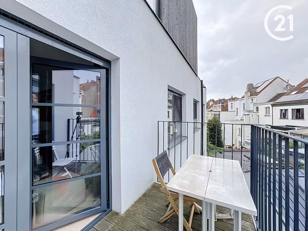 Ruime studio met terras en parkeerplaats - 2