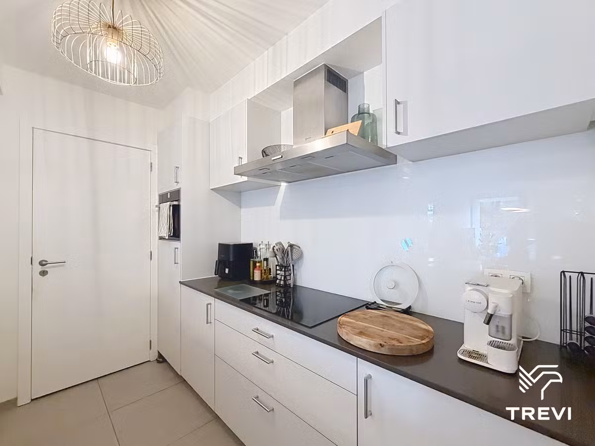 Lichtrijk appartement met twee slaapkamers en terras - 11