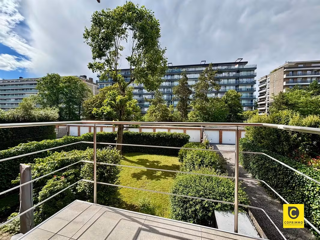 Charmant 2-slaapkamerappartement met terras en garagebox te Berchem - 3