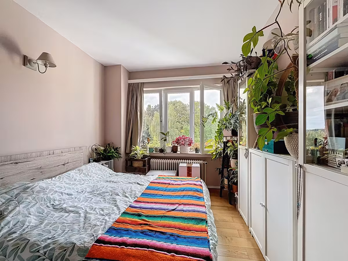 Gerenoveerd mooi 2 slaapkamers appartement + parking - 13