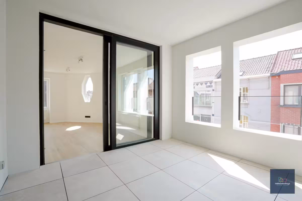Stijlvol gerenoveerd 3 slaapkamerappartement met terras - 10