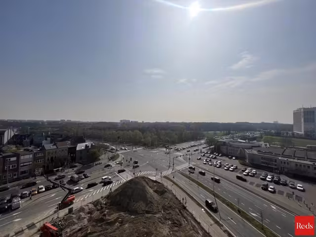Appartement de 2 chambres avec spacieuse terrasse et parking - 10