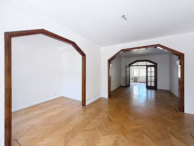 Family home with garden and double garage - 8