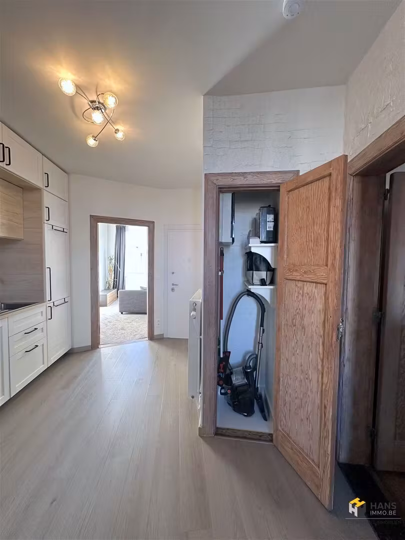 Lichtrijk en vernieuwd appartement met terras in Antwerpen - 8