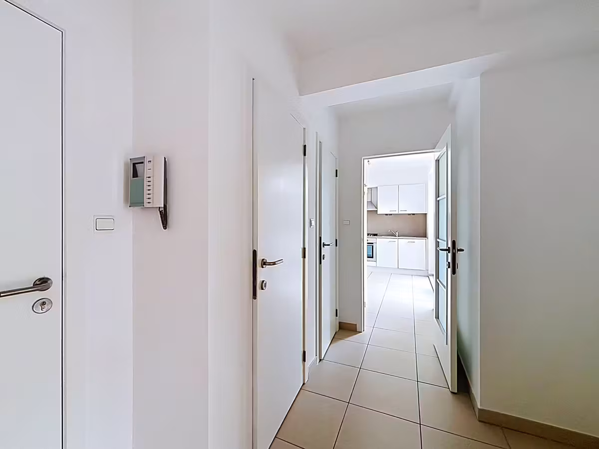 Gerenoveerd appartement met terras in Elsene - 3